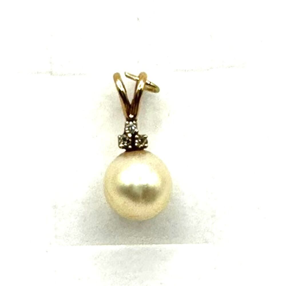 14K Yellow Gold PEARL Pendant with Diamond Chips